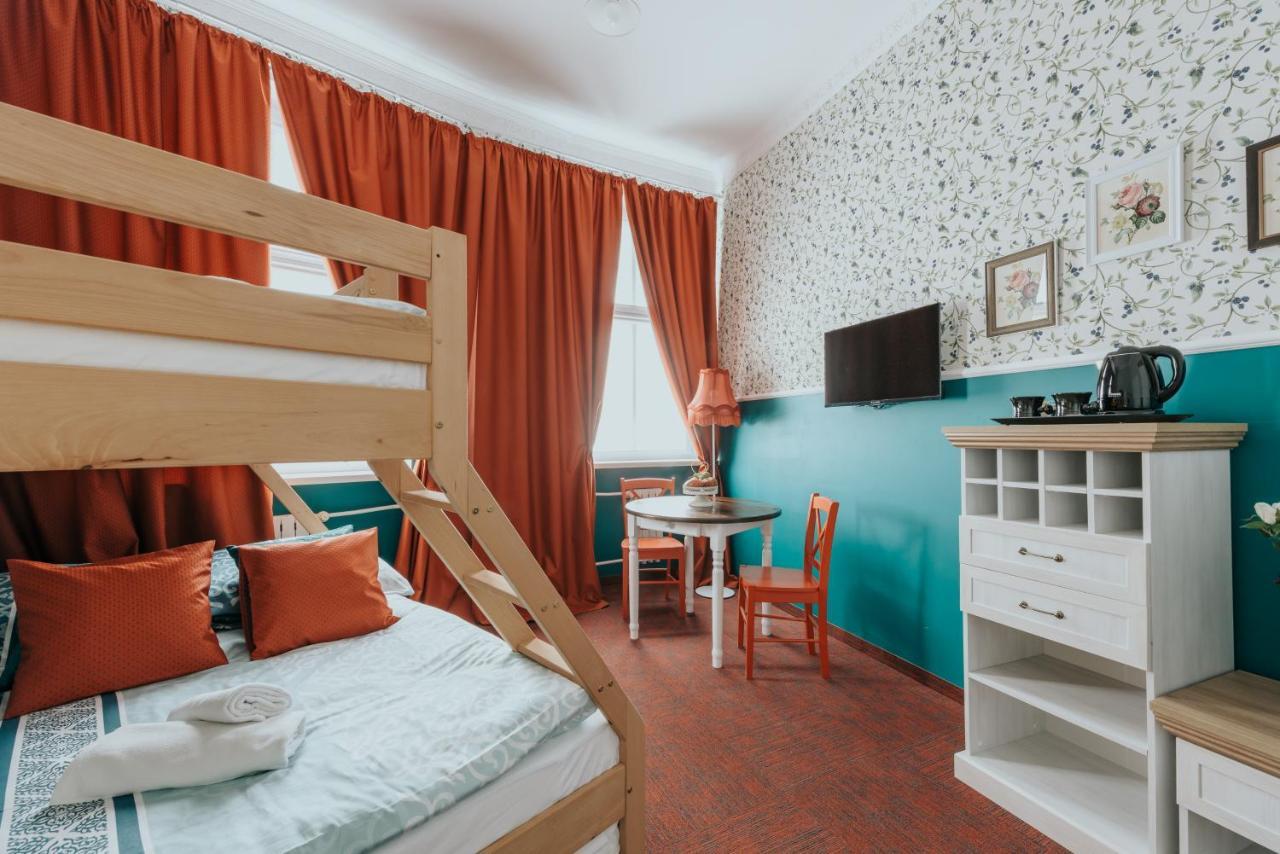 Hostel Night O'Clock Ополе Екстер'єр фото