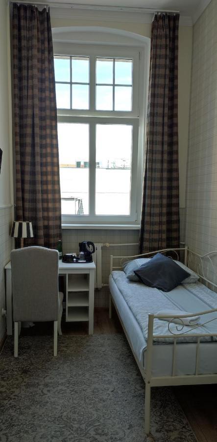 Hostel Night O'Clock Ополе Екстер'єр фото